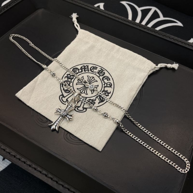 Ch*0me He**ts necklaces